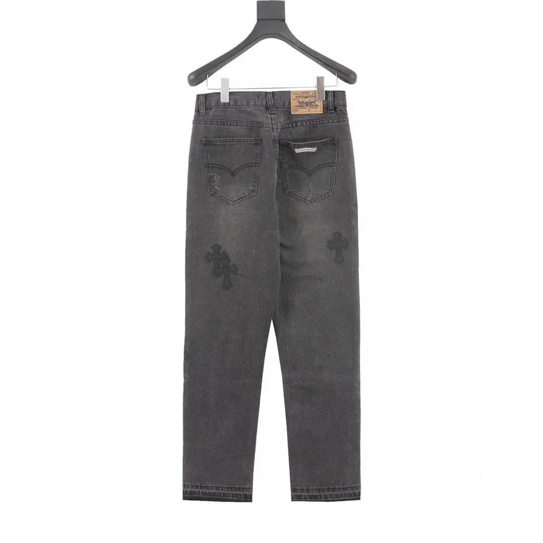 P210 Top version (black pants, black leather) Top version Chrome Hearts jeans with leather and black denim. As we all know, chromehearts jeans use vintage Levis jeans as the base plate for creation. They usually add their own unique silver buckles and silver ornaments, plus leather embellishments. This is what doubles the value of these vintage jeans, because the base plate is Vintage jeans, the jeans themselves have been very soft and comfortable after years of baptism, which can be distinguished from ordinary jeans. Regarding the size, you should also refer to the pants data. Style number: 1251# Color: black pants and black leather Size: 28 30 32 34 28 Waist 86 Hips 100 Pants length 102 30 Waist 90 Hips 104 Pants length 104 32 Waist 94 Hips 108, pants length 106 34, waist 98, hips 112, pants length 110